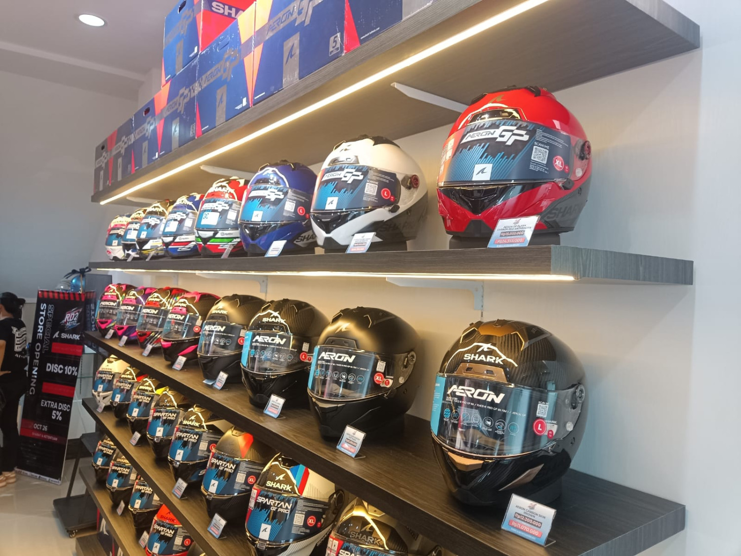 RD2 Moto Resmikan Outlet Pertama di Kelapa Gading, Jadi Dealer Helm Shark dan Apparel Prostreet