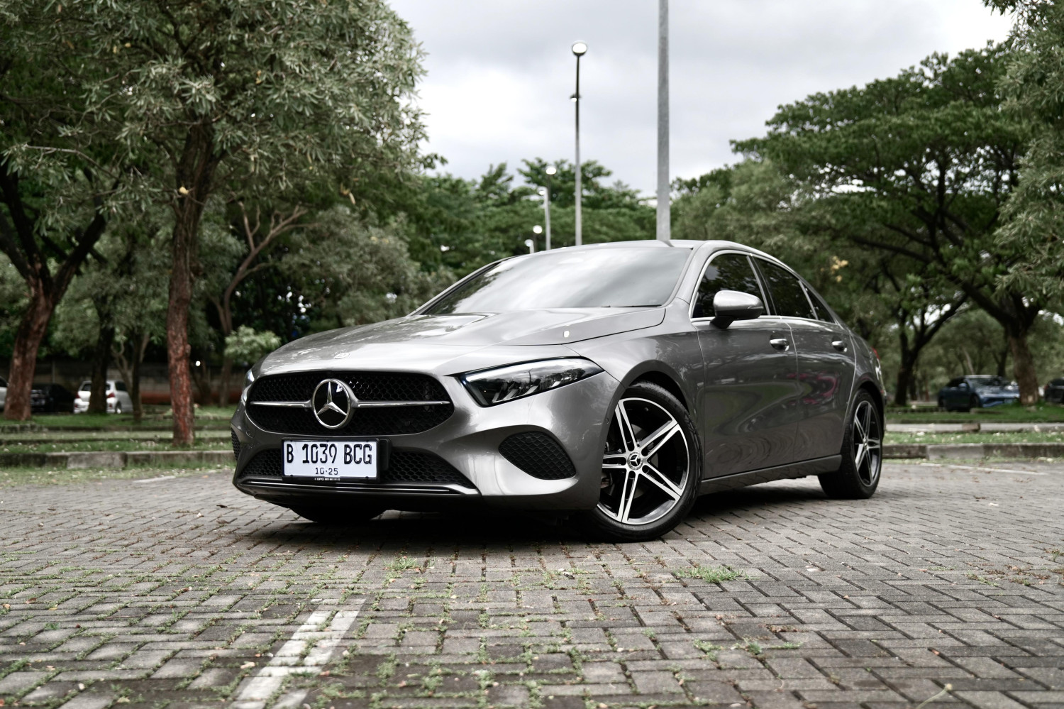 Mercedes-Benz C200 Vs A200 Sedan, Kakak Adik Iritnya Mirip-mirip