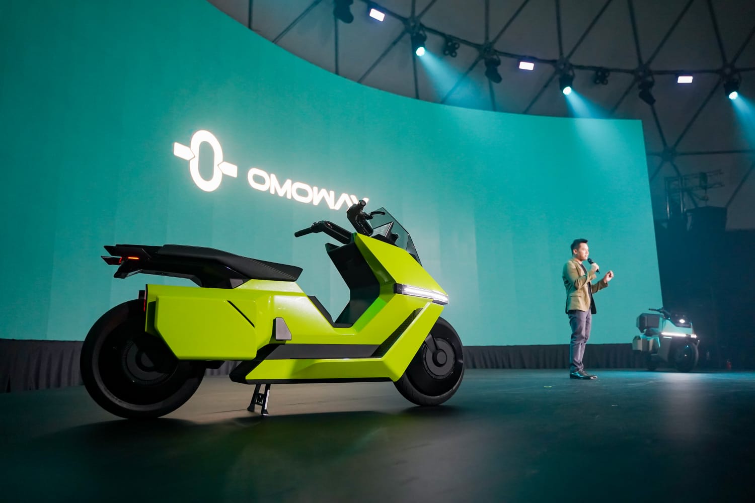 Bertabur Fitur Canggih, Motor Listrik Omoway Omo X Dinyalakan Pakai Handphone Hingga Punya Fitur ADAS