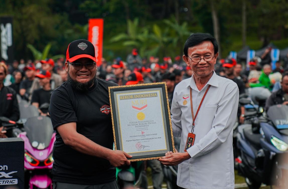 Ratusan Motor Listrik Ngecas Bareng di Kiara Payung, Polytron Electric Vehicle Riders Pecahkan Rekor MURI