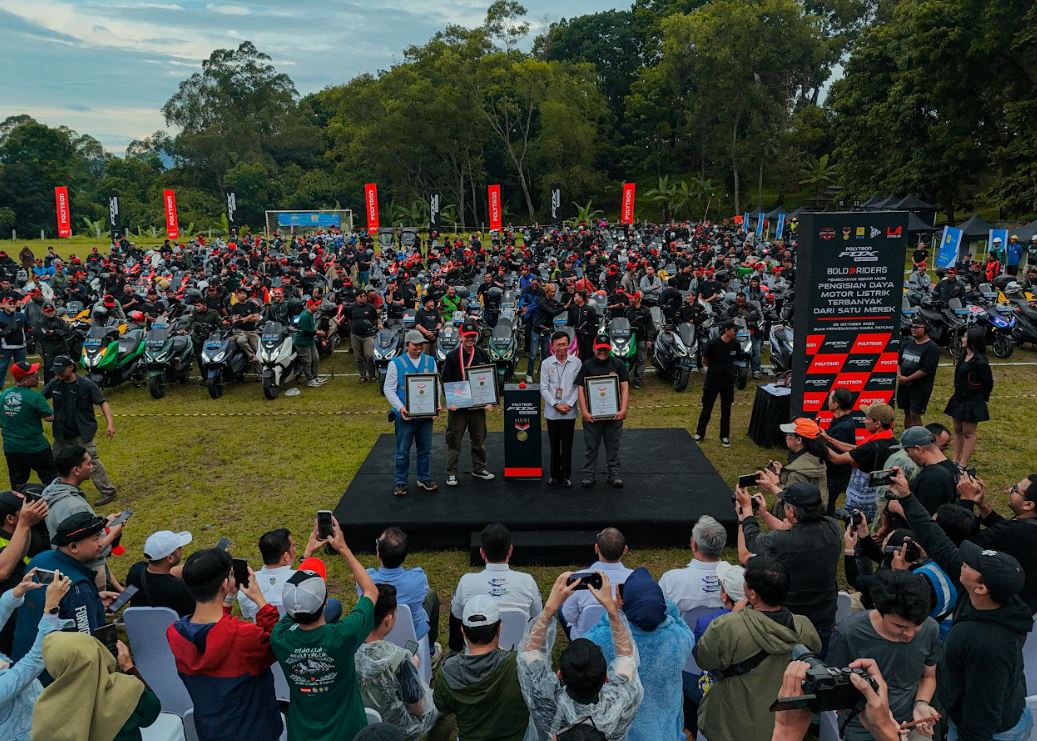 Ratusan Motor Listrik Ngecas Bareng di Kiara Payung, Polytron Electric Vehicle Riders Pecahkan Rekor MURI