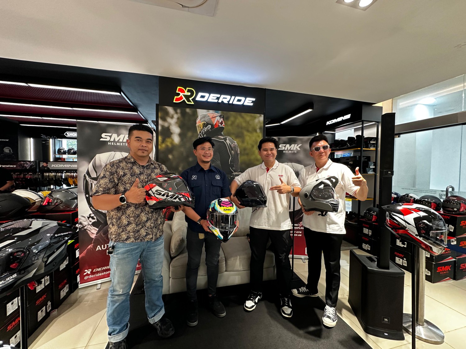 DeRide Kenalkan Helm SMK dan Studds di Bandung, Hadirkan Promo Bundling hingga Lucky Draw
