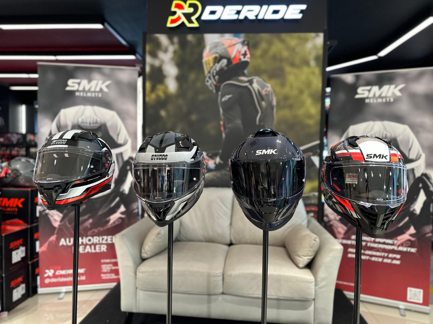 DeRide Kenalkan Helm SMK dan Studds di Bandung, Hadirkan Promo Bundling hingga Lucky Draw