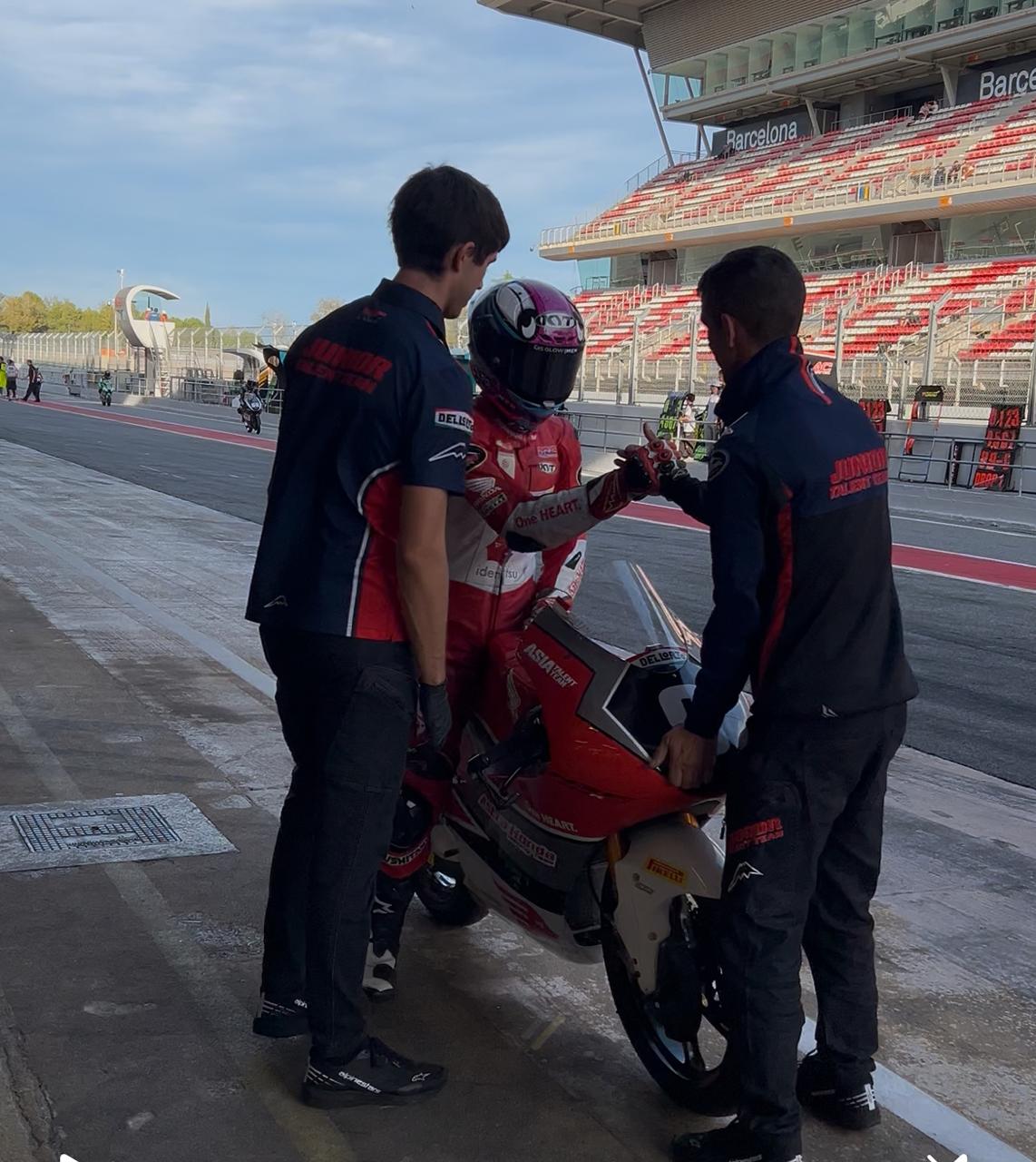 Start Dari Baris Kedua, Veda Ega Optimis Podium di JuniorGP Catalunya