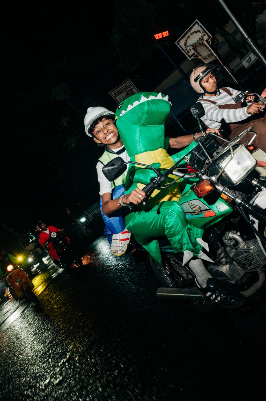 Bandung Mendadak Merinding, Hantu Turun ke Jalan, IPONE Malah Kasih Apresiasi