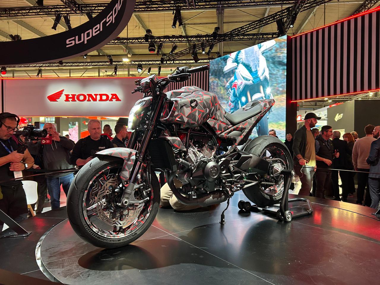 Honda Pamer Motor Sport Bermesin Supercharge di EICMA 2025