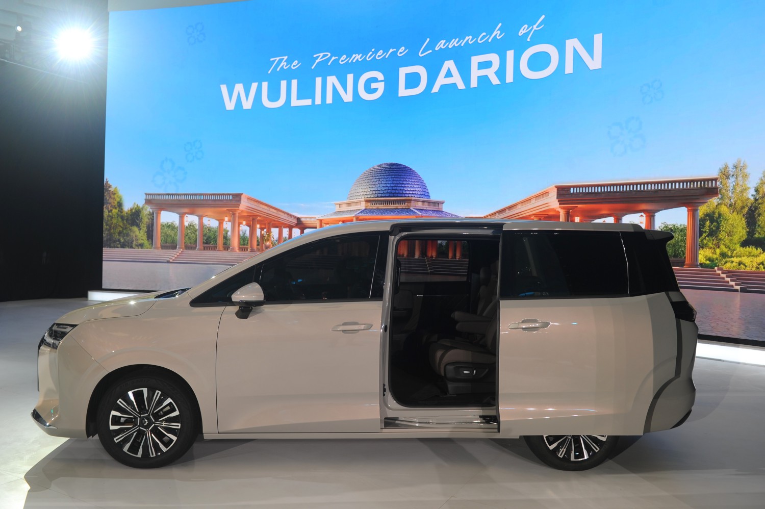 Wuling Darion Bukan Kaleng-kaleng, Buatan Cikarang Siap Tarung di Kancah MPV Pintu Geser