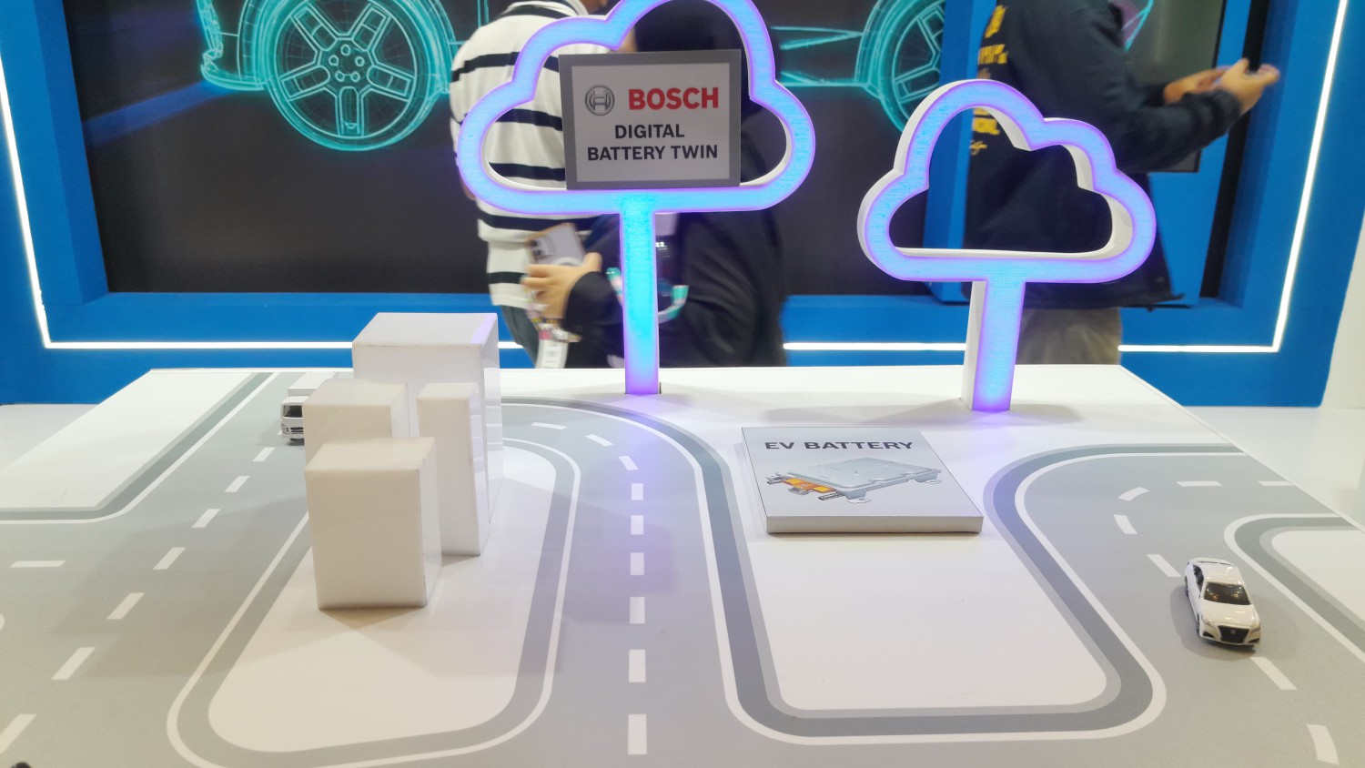Bosch Pamer Perangkat Lunak di Mobility Live 2025, Mobil Bisa Ngadu Sendiri Saat Laka