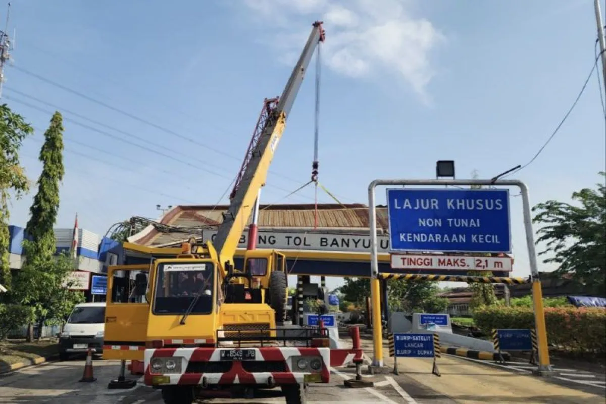 Gerbang Tol Banyu Urip Surabaya Ditutup Sementara, Atap Nyaris Ambles di Senggol 'Transformer'