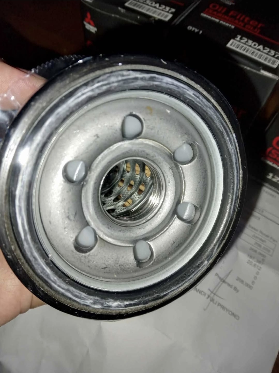 Ganti Oli Mesin Mobil Harus Bersamaan dengan Filter? Ini Faktanya