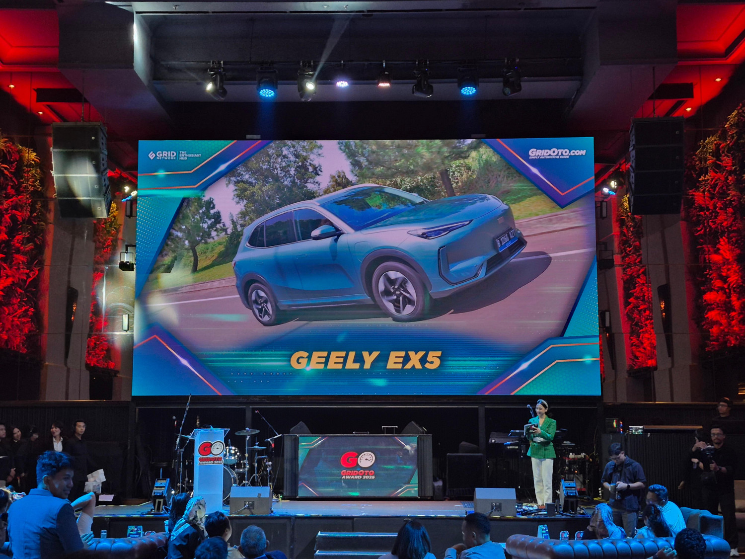Geely EX5 Raih The Best Premium EV di GridOto Award 2025