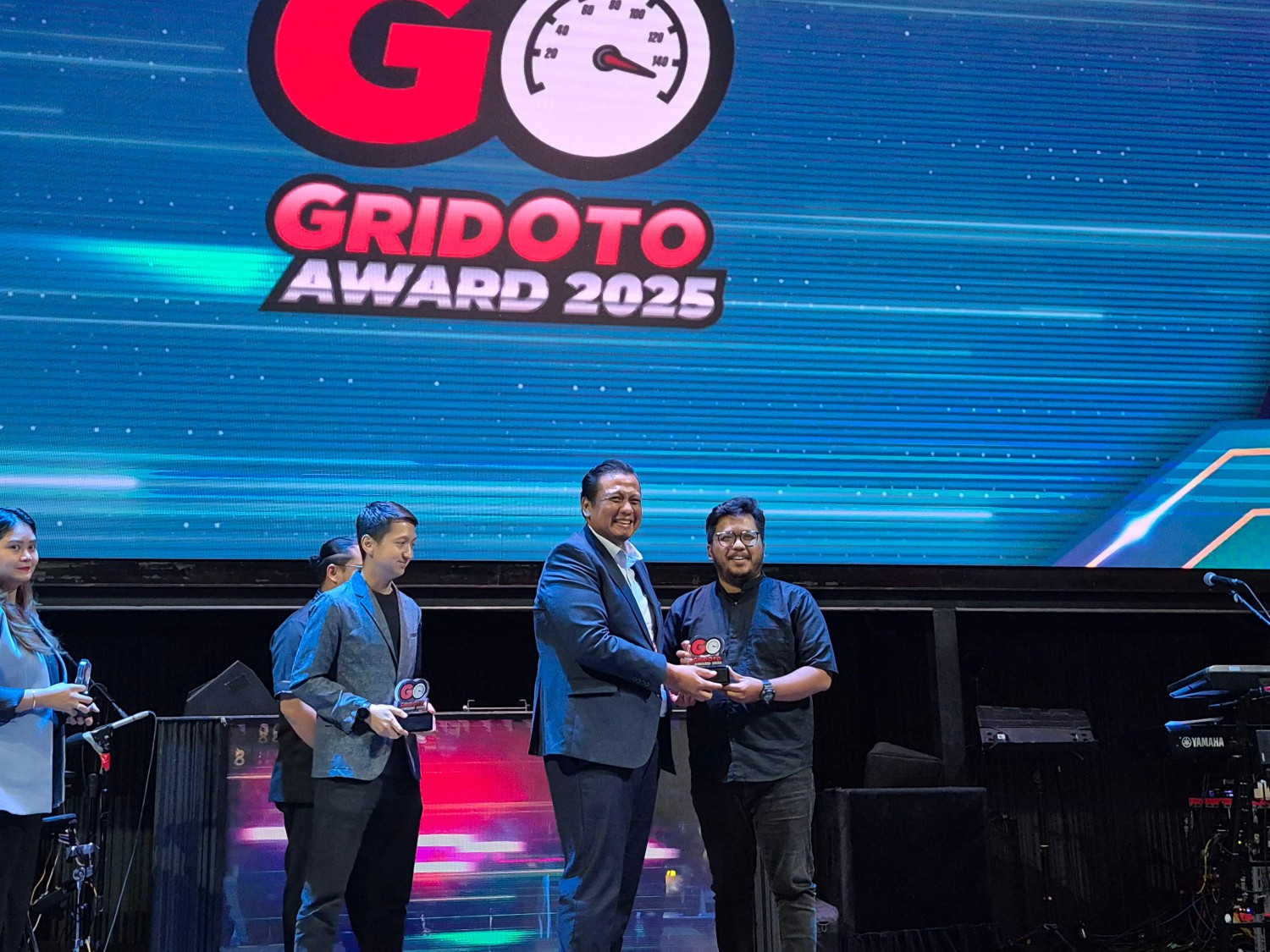 Geely EX5 Raih The Best Premium EV di GridOto Award 2025