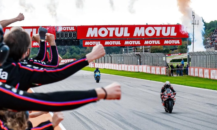 MotoGP, Hasil MotoGP Valencia, Balapan Penuh Drama, Marco Bezzecchi Kuat Sejak Awal