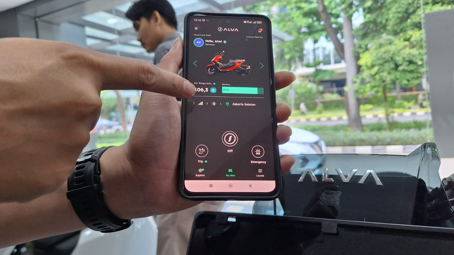 Canggihnya Charger Motor Listrik ALVA, Bisa Dipantau Lewat Smartphone!