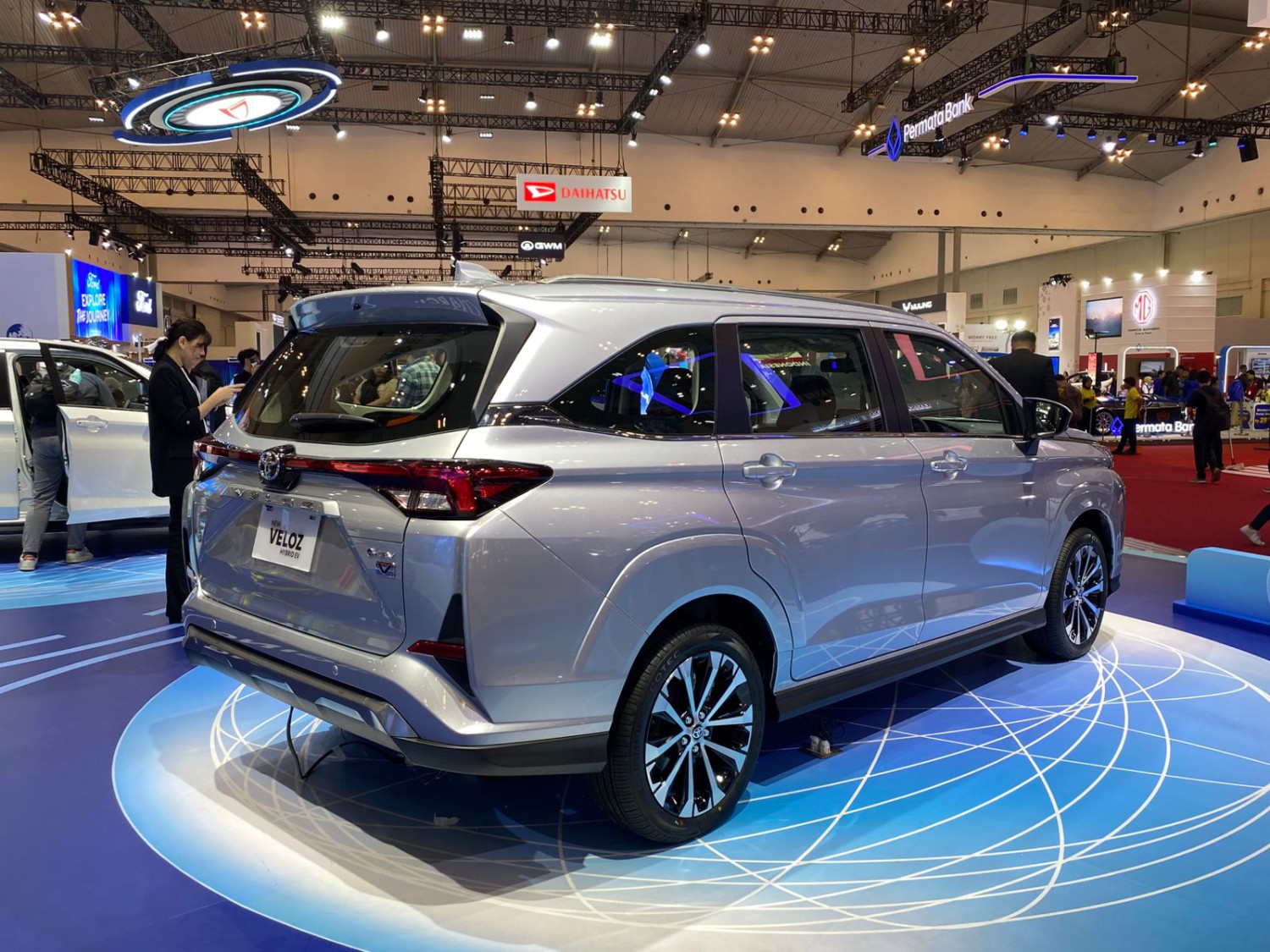 Naksir Toyota Veloz Hybrid? Ini Tujuh Pilihan Warnanya