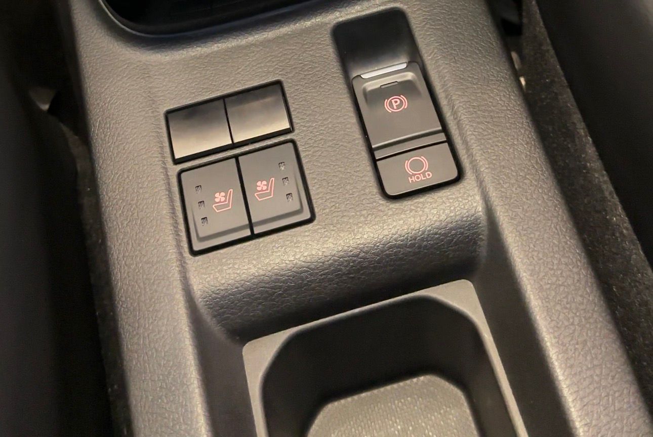 Dibanderol Mulai Rp 400 Jutaan, Ini Deretan Fitur Suzuki Grand Vitara Hybrid Facelift di GJAW