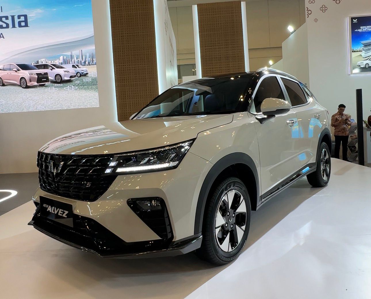 Wuling, Jadi Backbone SUV, Wuling Pantau Respons Penjualan Almaz dan Alvez di GJAW 2025