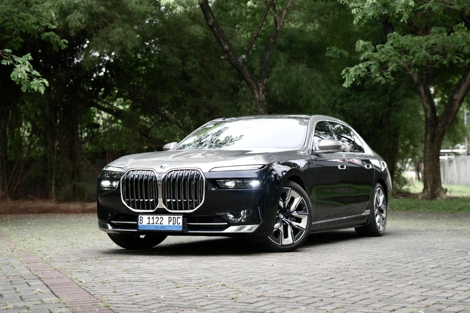 Tenaga Besar Topang Bobot 2,5 Ton, BMW i7 Bisa Lari Sekencang Ini