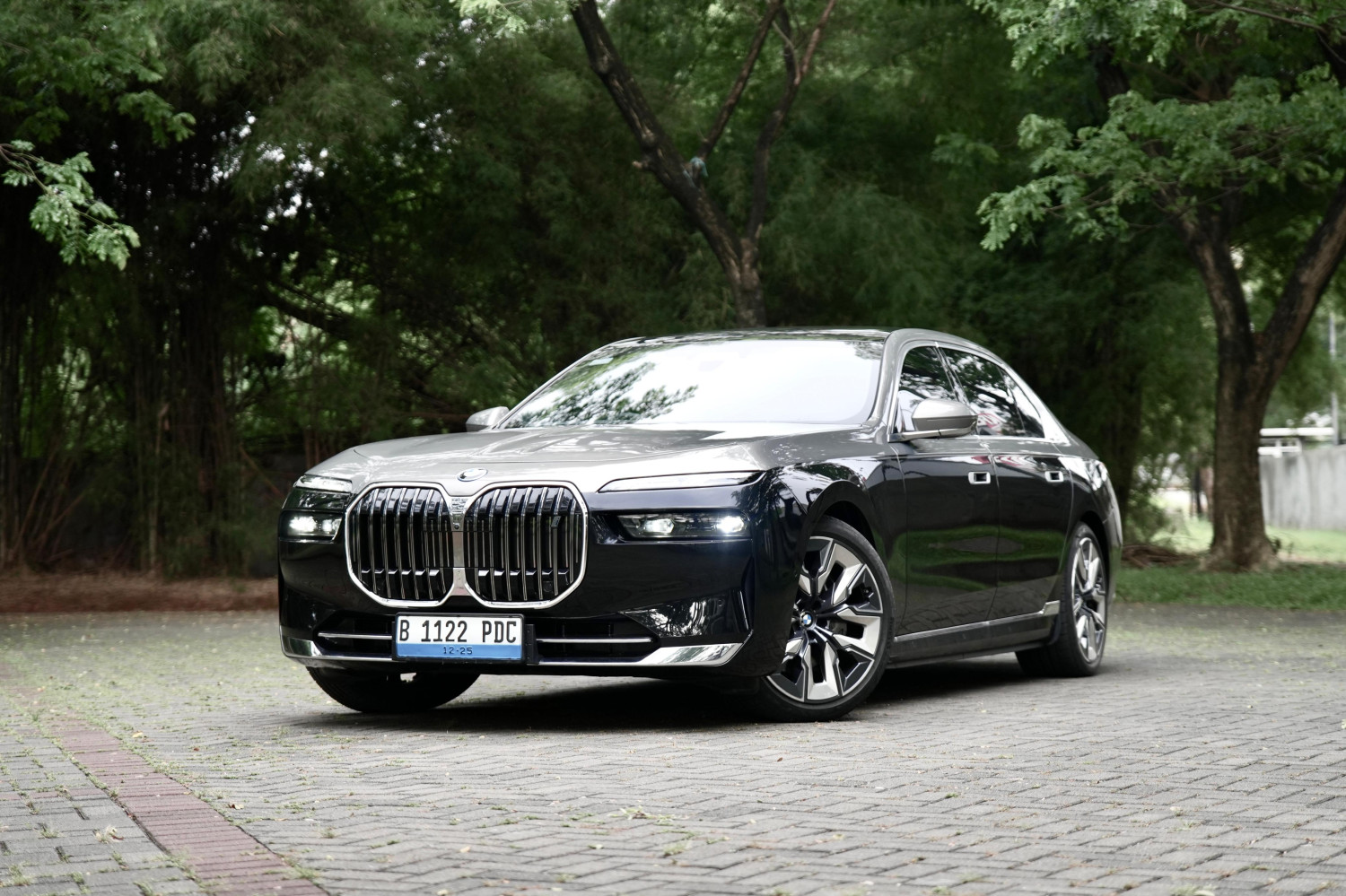 Tenaga Besar Topang Bobot 2,5 Ton, BMW i7 Bisa Lari Sekencang Ini