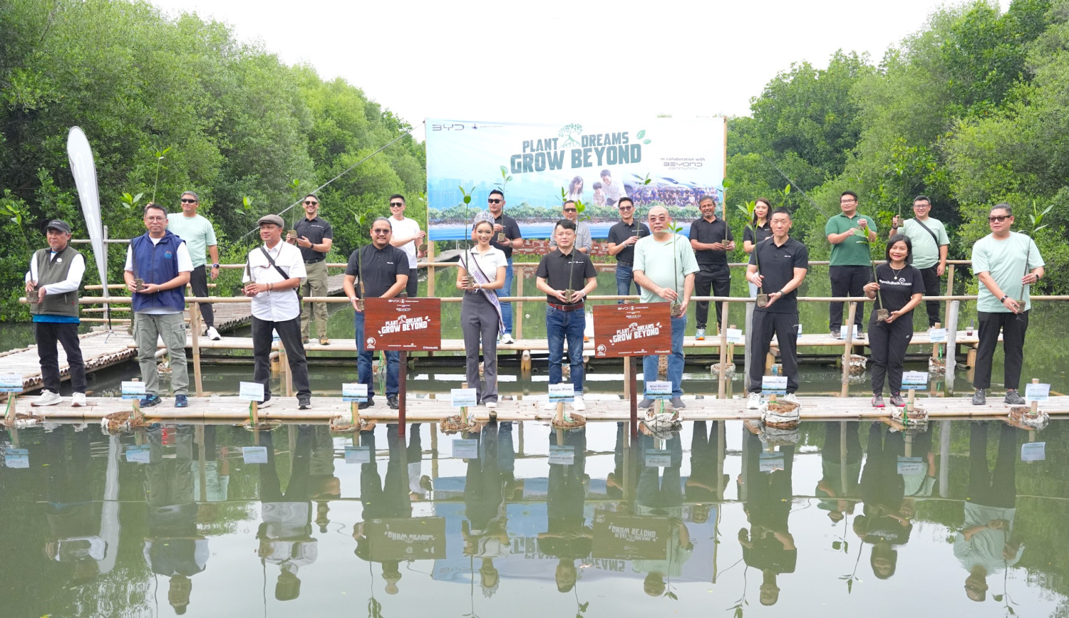 Misi Mulia Demi Bumi BYD dan Komunitas Beyond, Tanam 500 Bibit Mangrove di Angke PIK Jakut