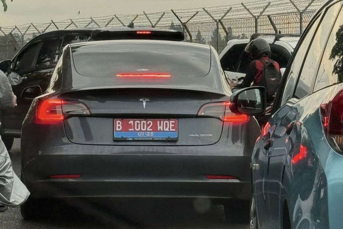 Tesla,  Tesla Model 3, Heboh Mobil Listrik Tesla Model 3 Berpelat Dinas Merah B 1002 WQE, Pemkot Tangsel Bereaksi Begini