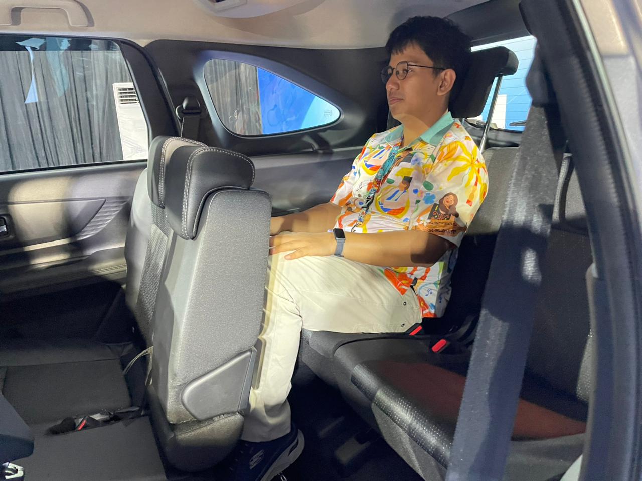 Duduk di Baris Ketiga Toyota Veloz Hybrid Tetap Nyaman, Ini Alasannya