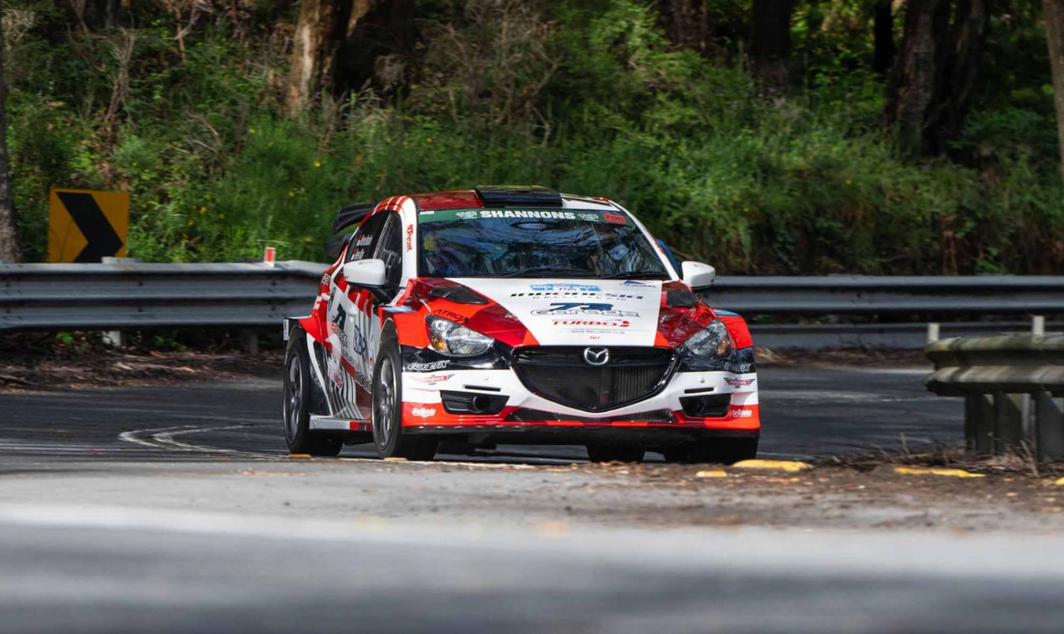 Begini Tips Cara Nyetir di Jalanan Tanah dan Aspal ala Pembalap Rally