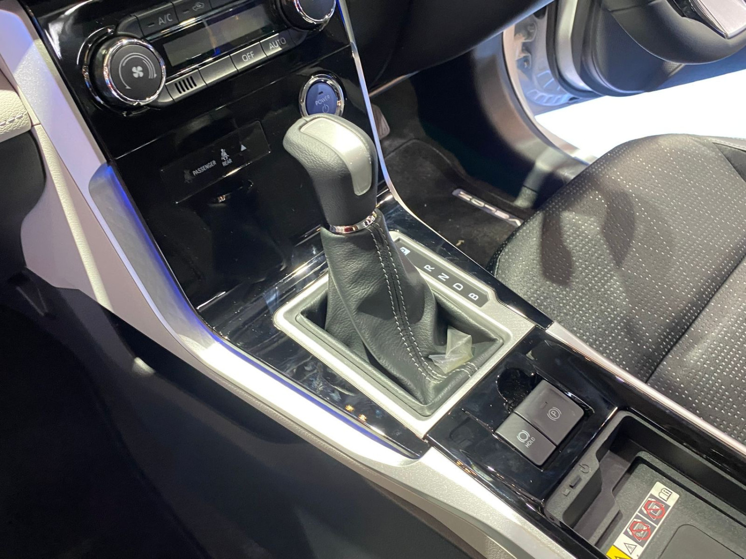Maksimalkan Efisiensi Toyota Veloz Hybrid, Geser Tuas Ke Mode B