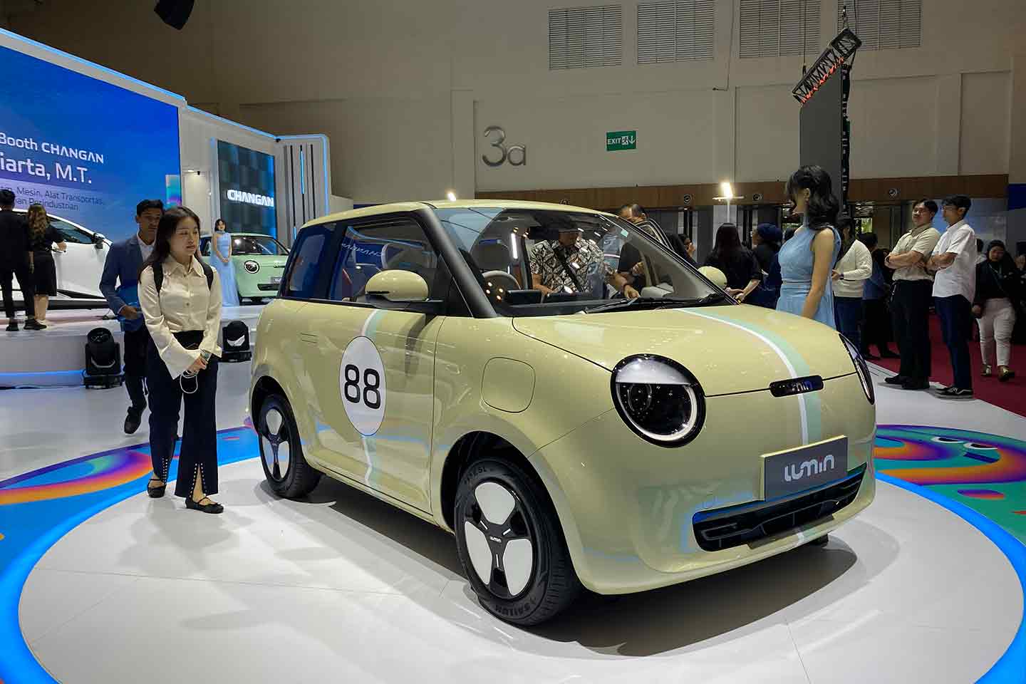 Murah Lengkap, Kita Intip Fitur Kabin Mobil Listrik Changan Lumin