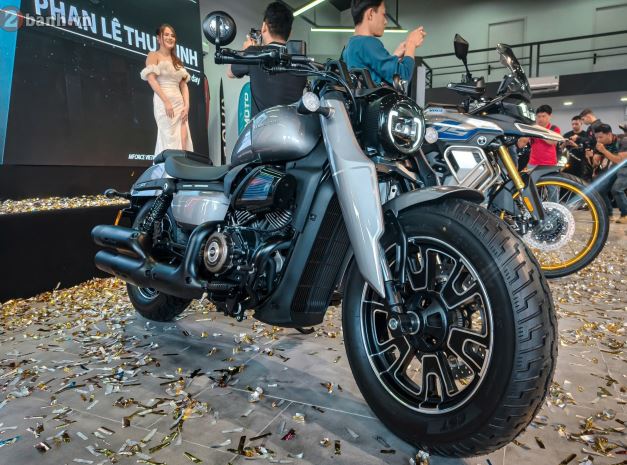 Cruiser V-Twin 400 Cc Ini Muncul di Negara Tetangga, Sekali Full Tank Bisa Buat Touring 300 Km