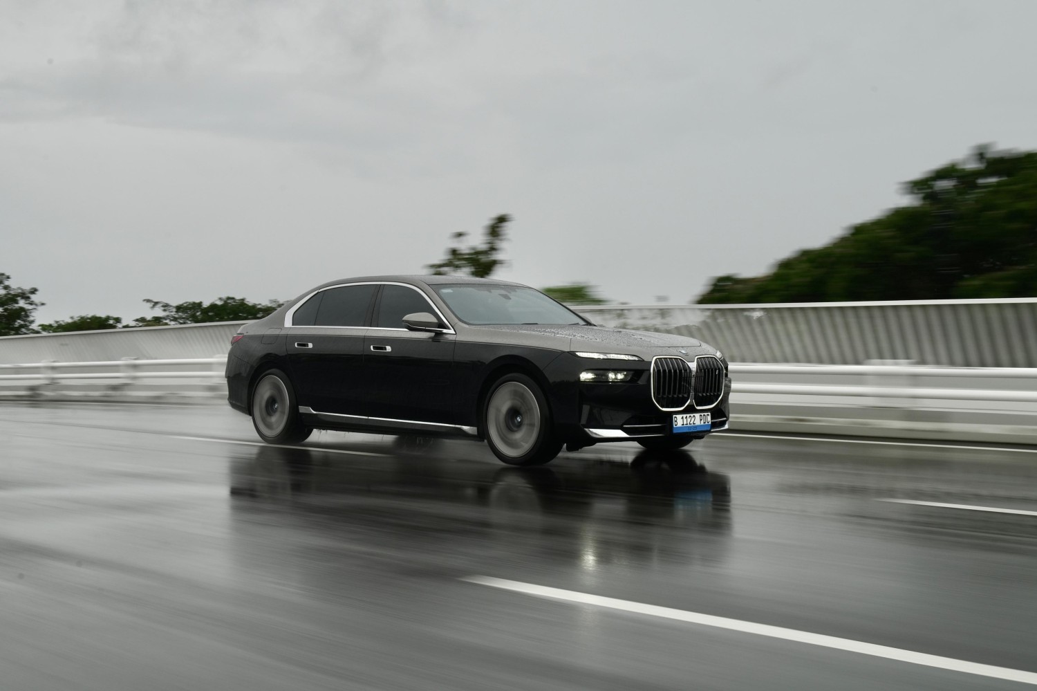 Sedan Mewah Enggak Takut Krisis BBM, Iritnya Konsumsi Listrik BMW i7