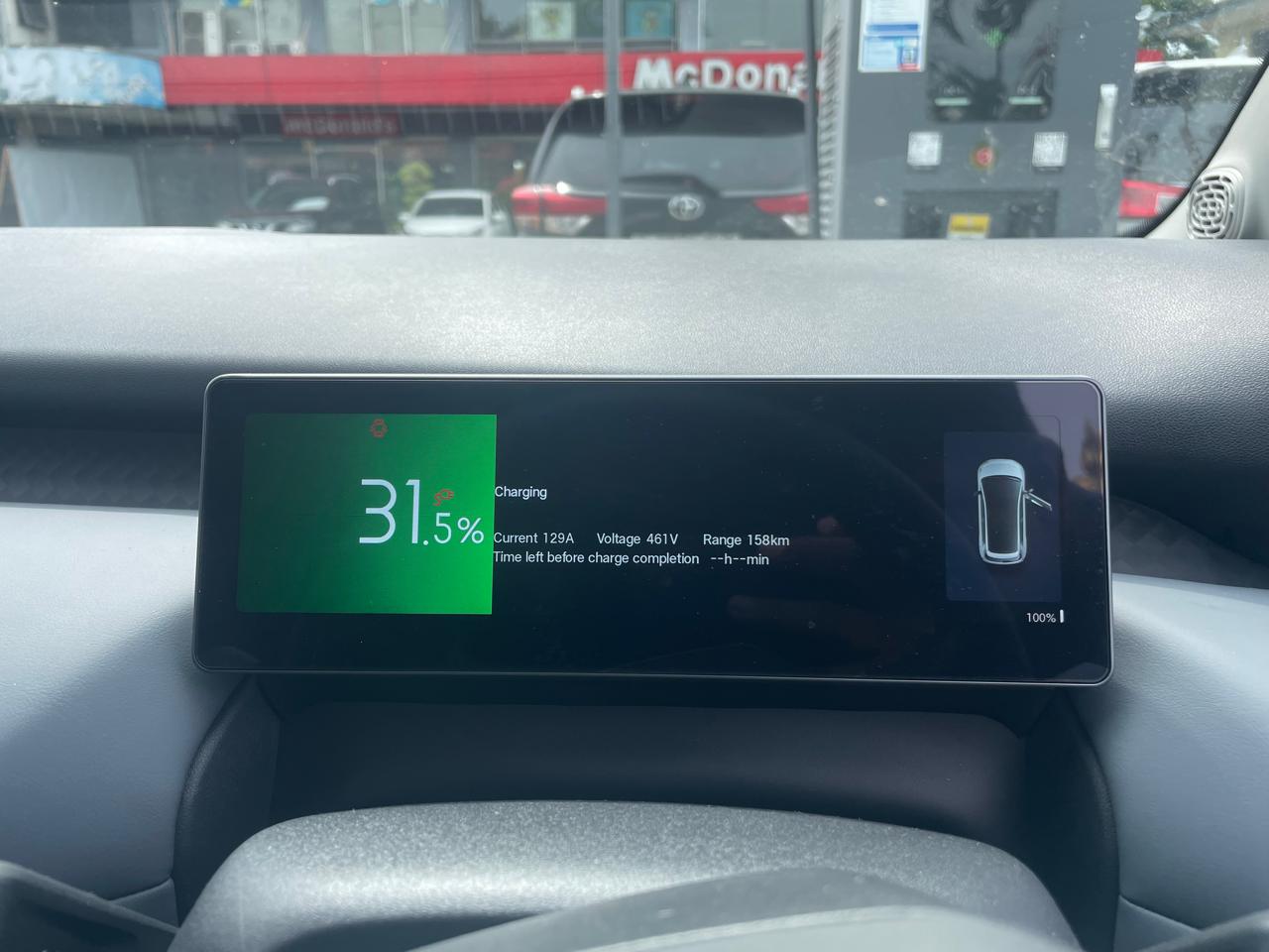 Enaknya Ngecas AION UT, Sambil Sarapan Baterai Bisa Penuh Lagi