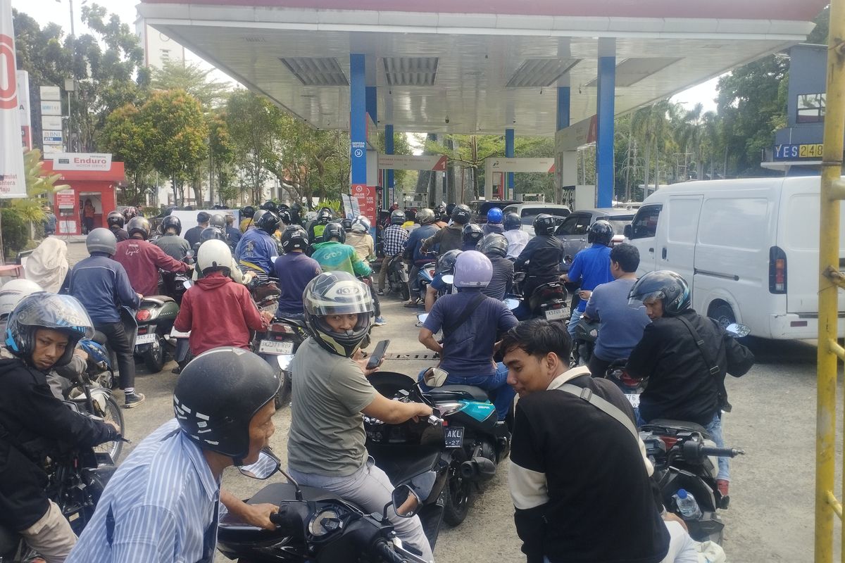 Antrean Panjang BBM di Medan Terjadi Pasca Banjir, Pertamina Lakukan Ini