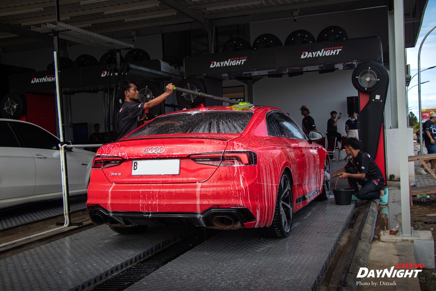 Bukan Car Wash Biasa, Day Night Garage Hadirkan Konsep Hangout Kekinian di PIK 2