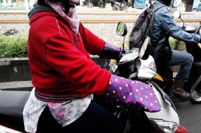 Sarung Tangan Seperti Ini Bisa Lindungi Jari Lentik Ladies Saat Motoran