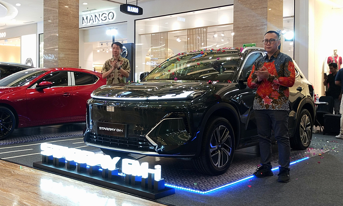 Mau EV atau Hybrid? Geely X2 dan Starray EM-i Mengaspal Bareng di Yogyakarta, Intip Spek dan Harganya