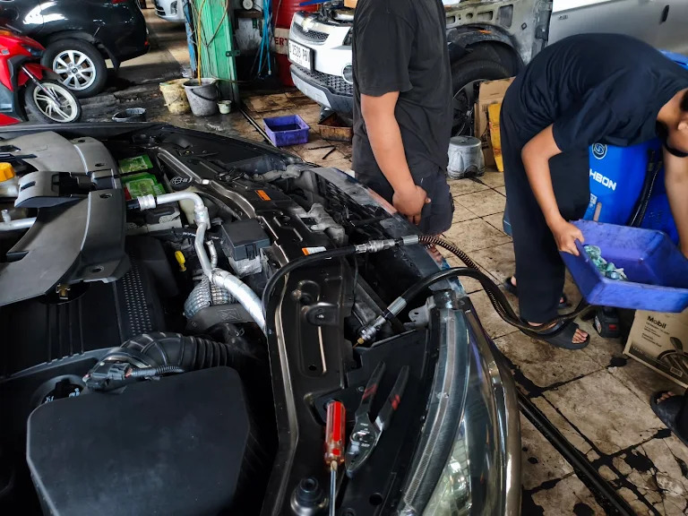 Segini Biaya Servis Mesin Mobil Terendam Banjir di Bengkel Umum