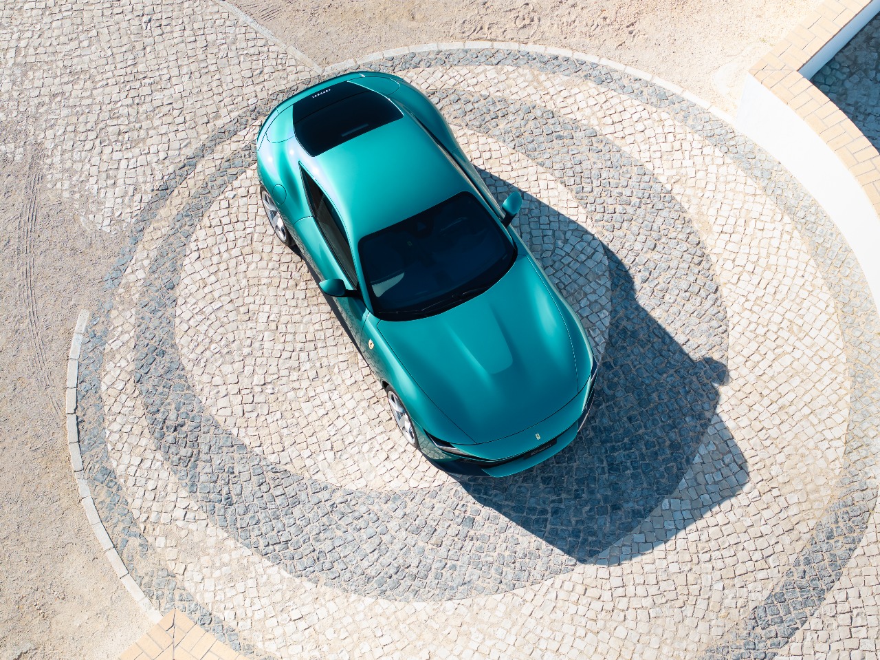 Gak Cuma Bisa Lari 320 KM/JAM, Ferrari Amalfi Juga Bisa Berhenti Sendiri