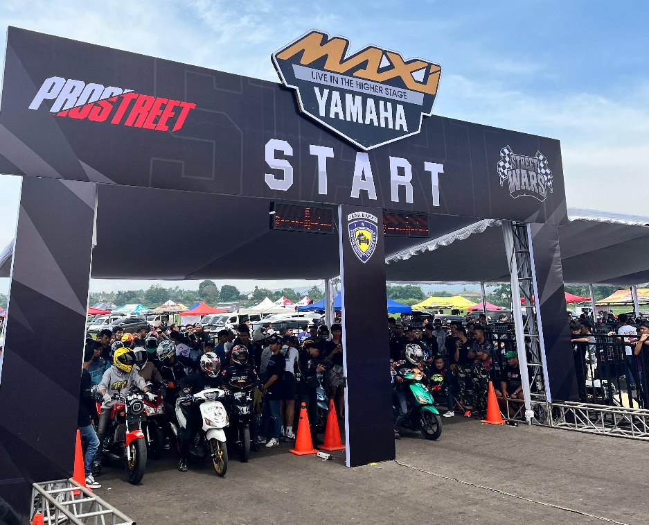 Yamaha, Bandara Jadi Lintasan Drag! MAXI Drag Combat Yamaha dan PRO STREET Guncang Kota Bandung