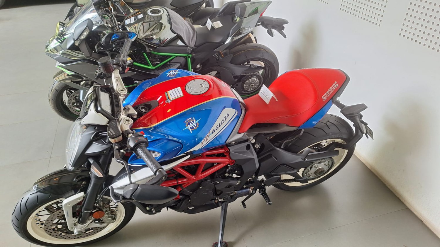 Cuma Ada 1 di Asia Tenggara, Segini Harga MV Agusta Dragster 800 RR America Edition