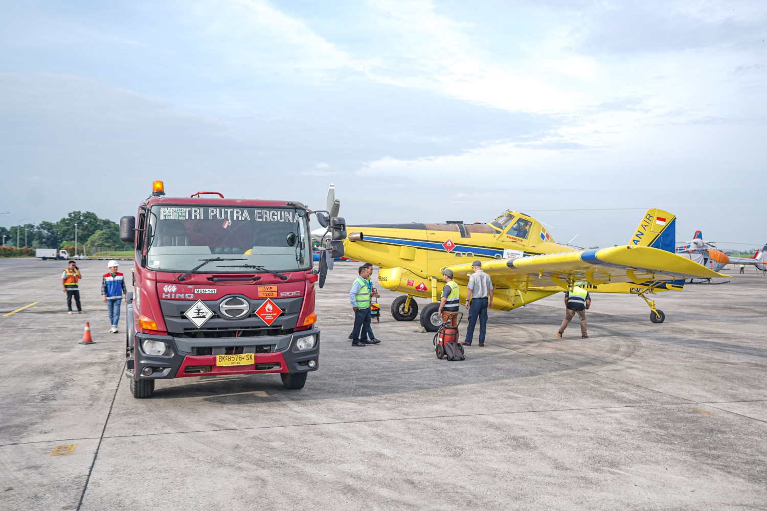 Akses Darat Terbatas, Pertamina Gas Pol Kirim BBM Lewat Cara Ini