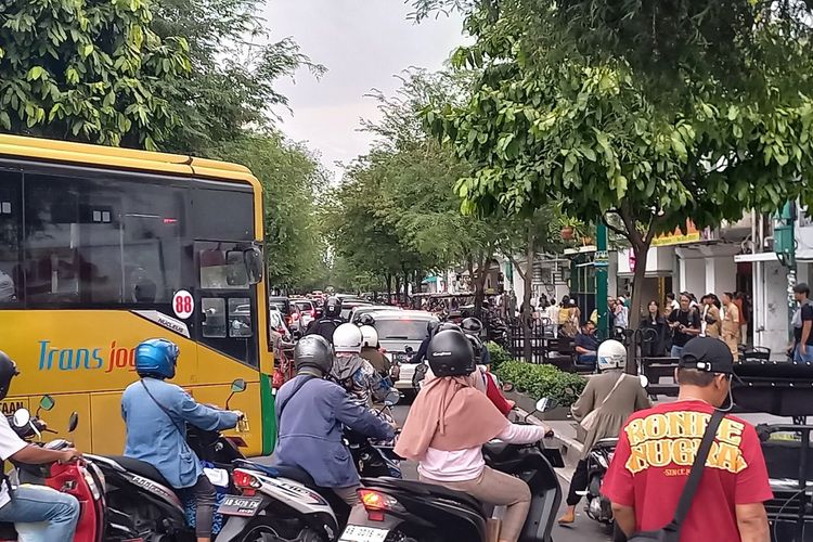 Yogyakarta Kebanjiran Mobil Pelat Luar, Lebih Dari 1,8 Juta Kendaraan Masuk Bebarengan