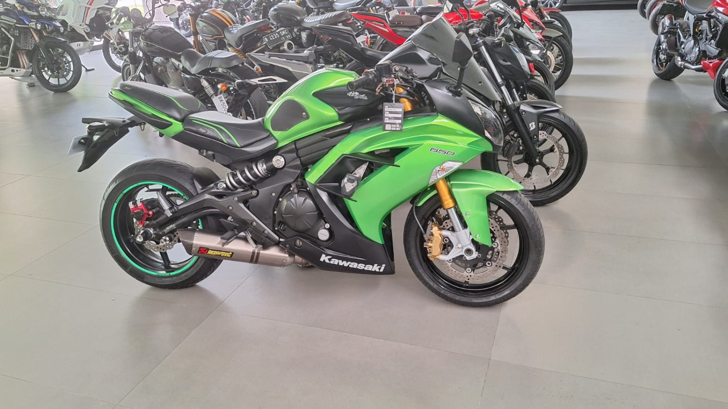 Gendong Mesin 650 cc, Harga Kawasaki ER-6F Sekarang Tinggal Segini