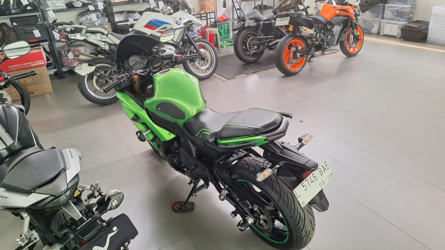 Gendong Mesin 650 cc, Harga Kawasaki ER-6F Sekarang Tinggal Segini
