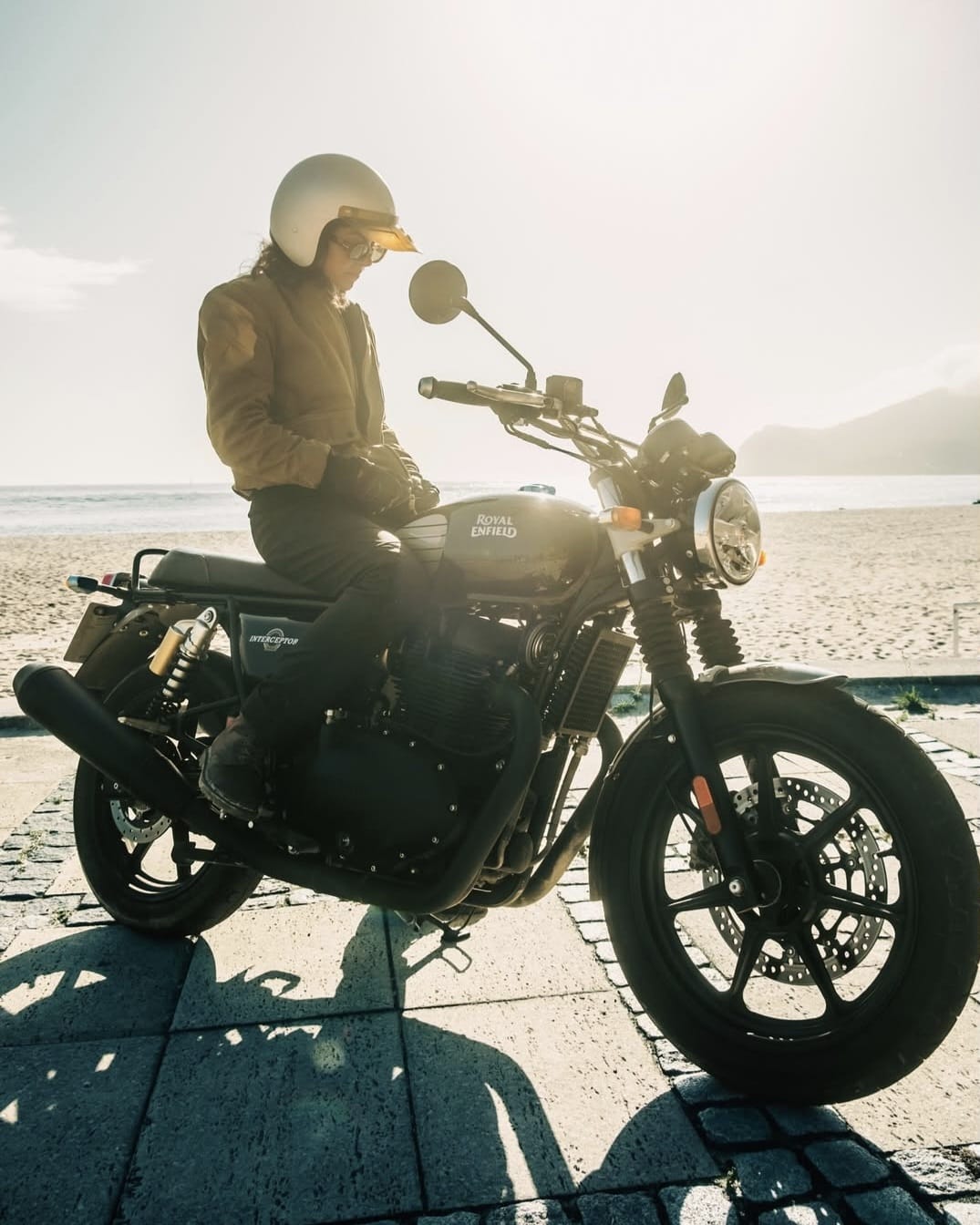 Kelihatan Berat, Ini Komentar Perempuan Setelah Coba Royal Enfield