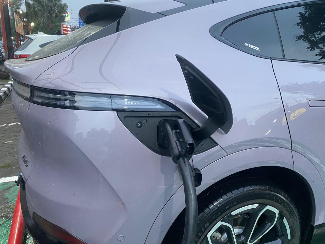 Ngecas XPENG G6 Pro Bisa Ngebut Banget, Pakai 60 kW Udah Rata Kanan