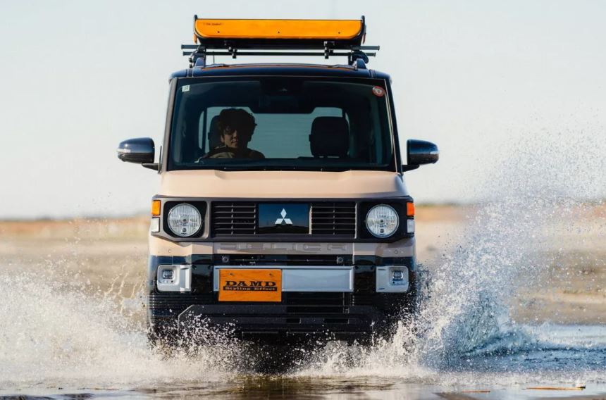 Tampil ala Pajero Jadul, Mobil Compact Mitsubishi Ini Iritnya Tembus 19,5 Km/Liter