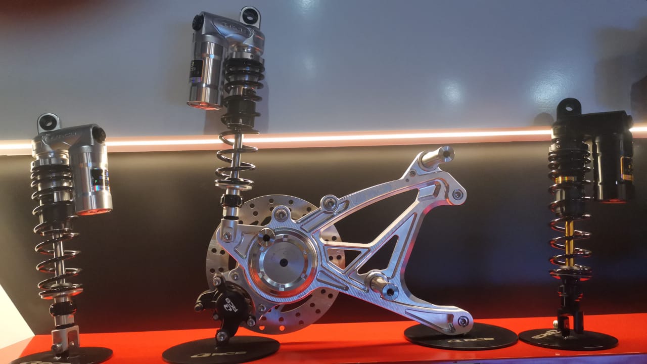 Bikin XMAX Tampil Hedon, RCB Rilis Swing Arm Aluminium CNC, Mewah dan Presisi