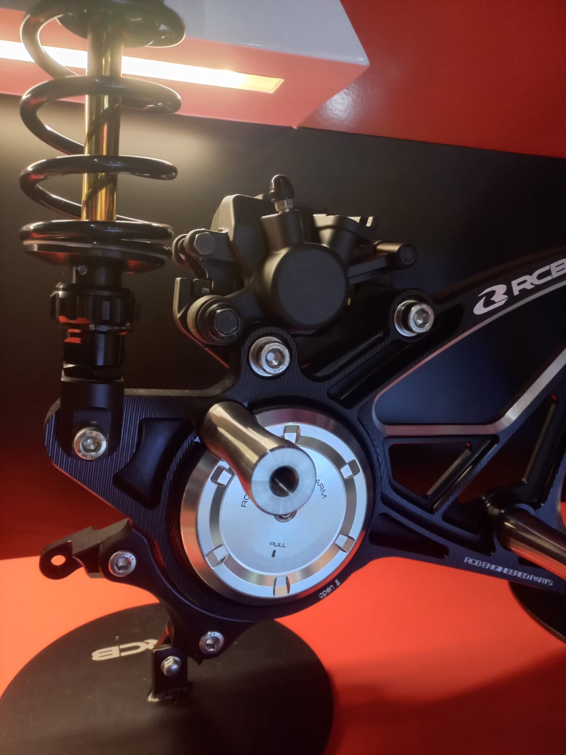 Bikin XMAX Tampil Hedon, RCB Rilis Swing Arm Aluminium CNC, Mewah dan Presisi