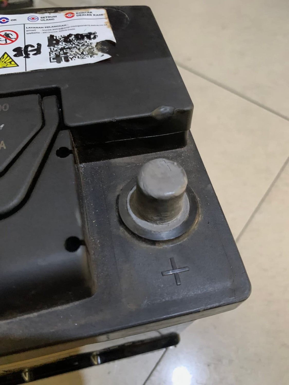 Awali Pasang Aki Mobil dari Terminal Positif, Cegah Risiko Korsleting